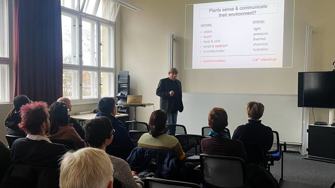 Everyone captivated by Rainer Hedrich's talk