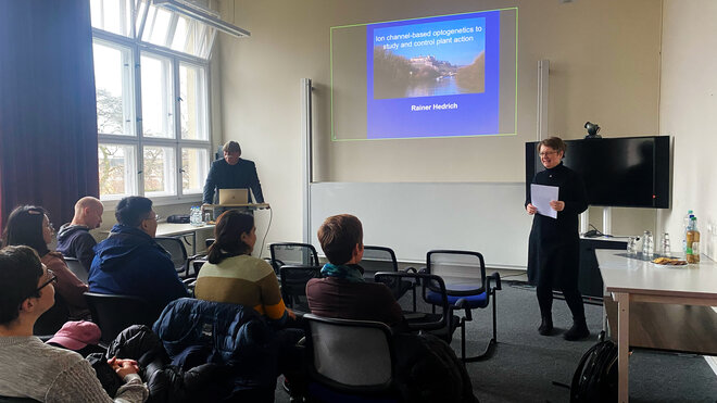 Kerstin Kaufmann introducing Rainer Hedrich